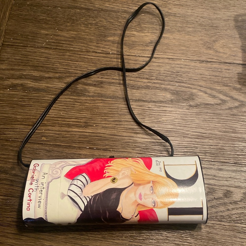 Magazine cutch handbag crossbody